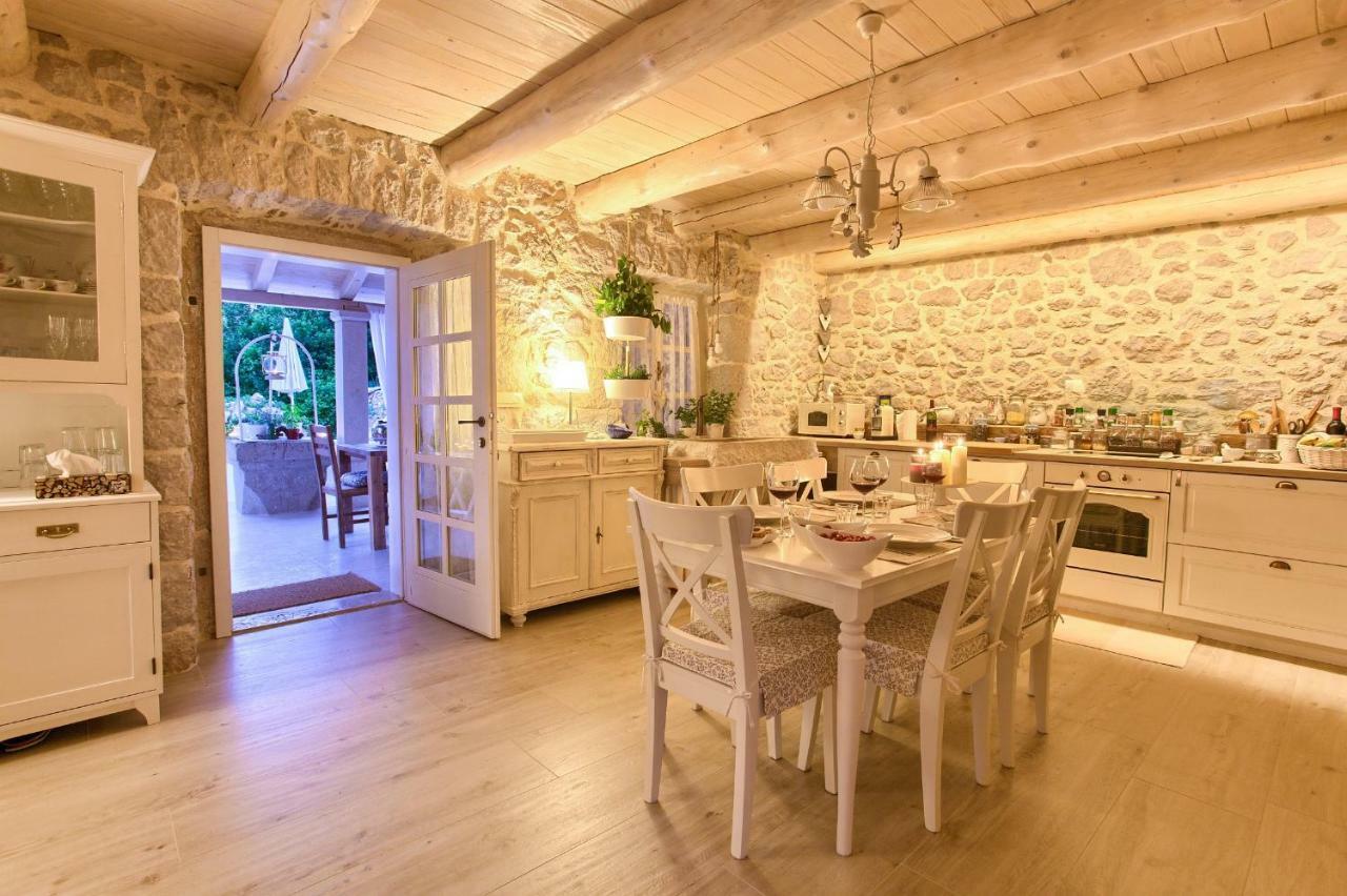 White Cottage Heritage House Čižići エクステリア 写真