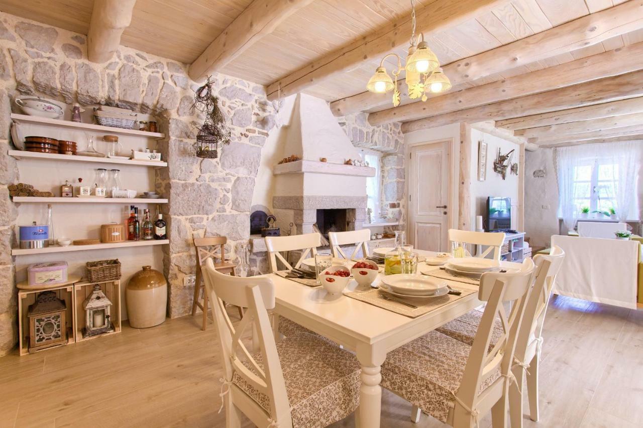 White Cottage Heritage House Čižići エクステリア 写真