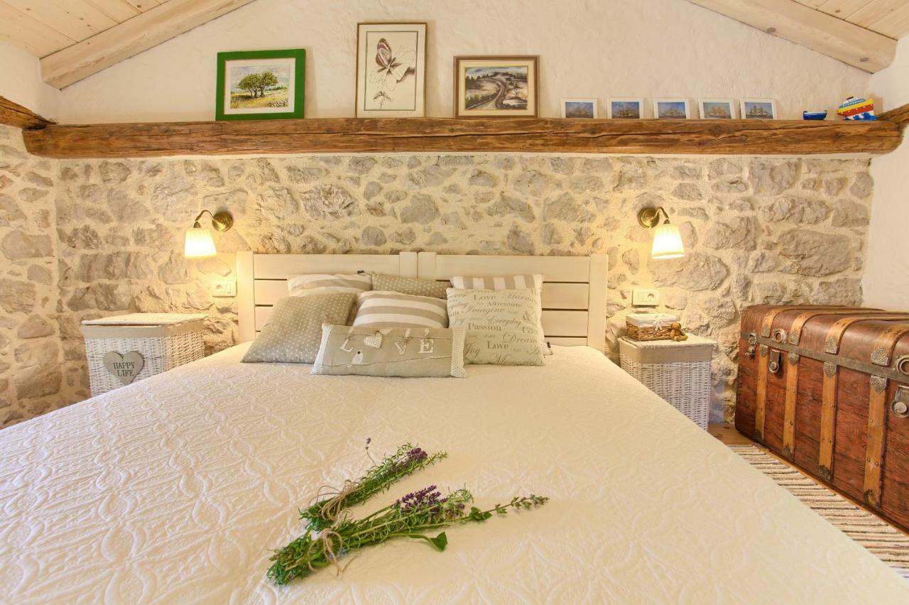 White Cottage Heritage House Čižići エクステリア 写真