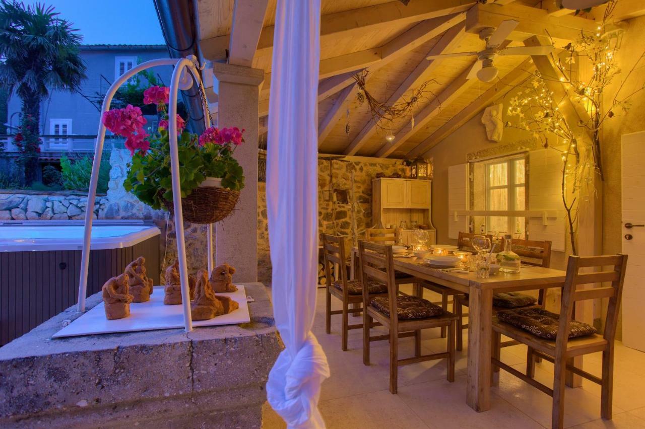 White Cottage Heritage House Čižići エクステリア 写真