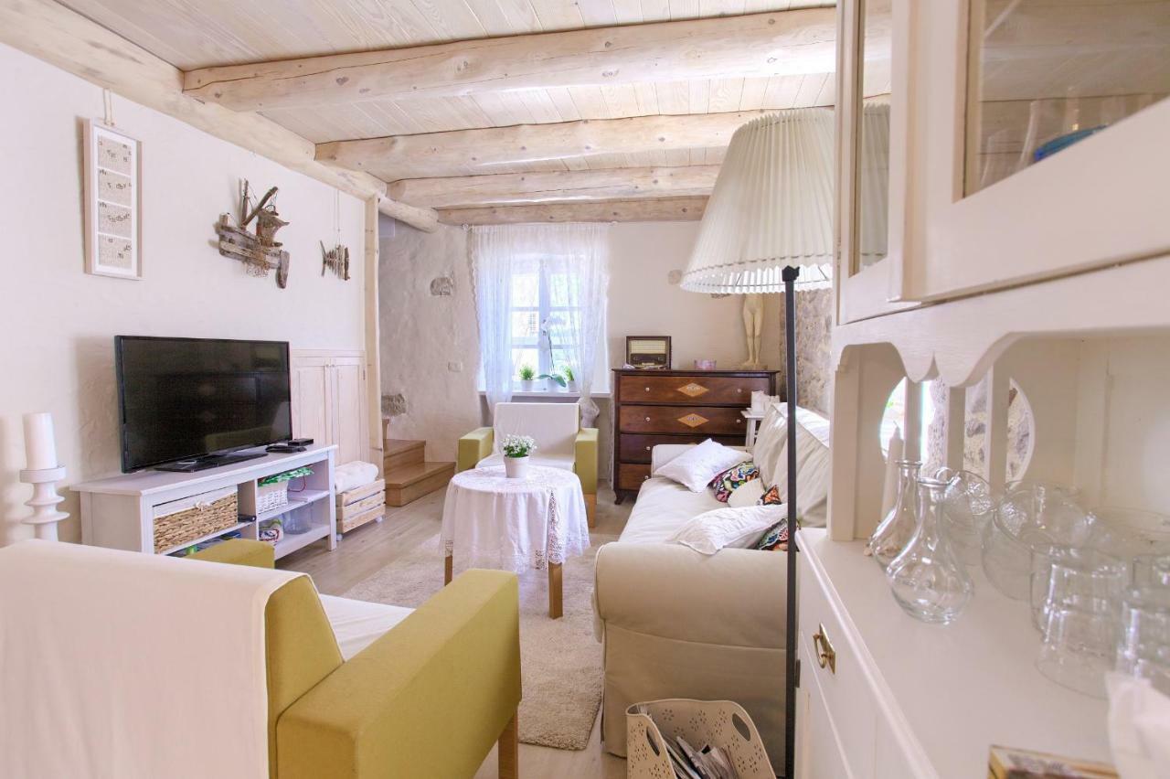 White Cottage Heritage House Čižići エクステリア 写真