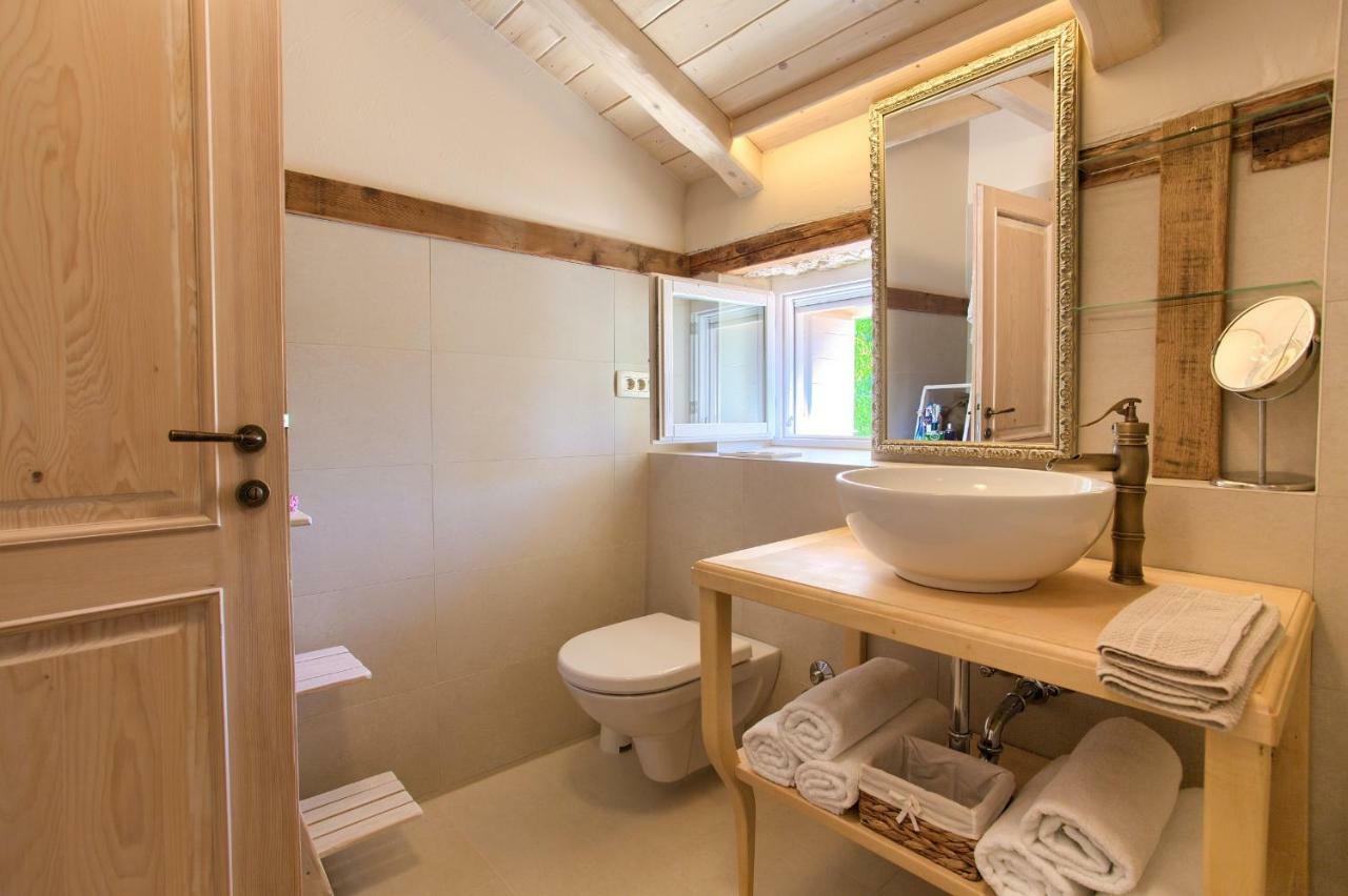 White Cottage Heritage House Čižići エクステリア 写真