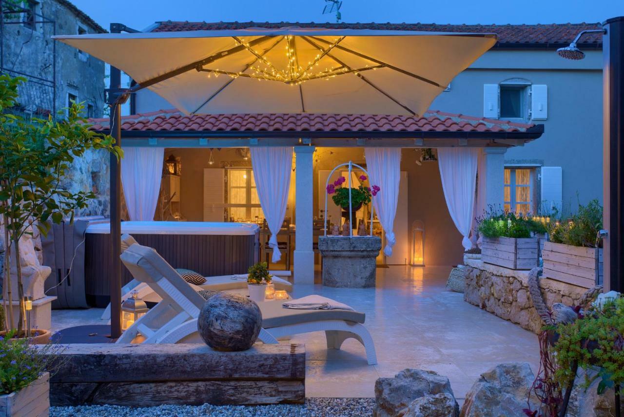 White Cottage Heritage House Čižići エクステリア 写真