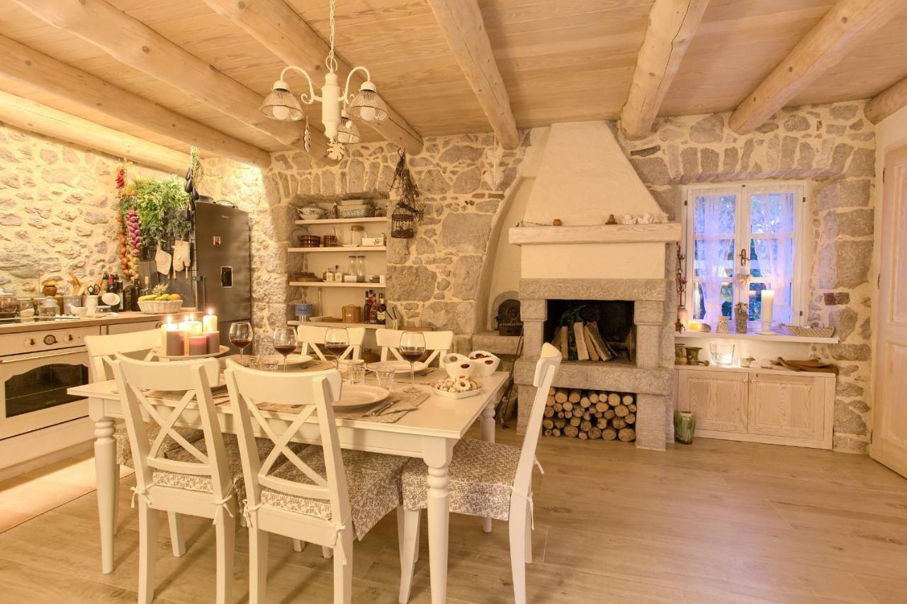 White Cottage Heritage House Čižići エクステリア 写真
