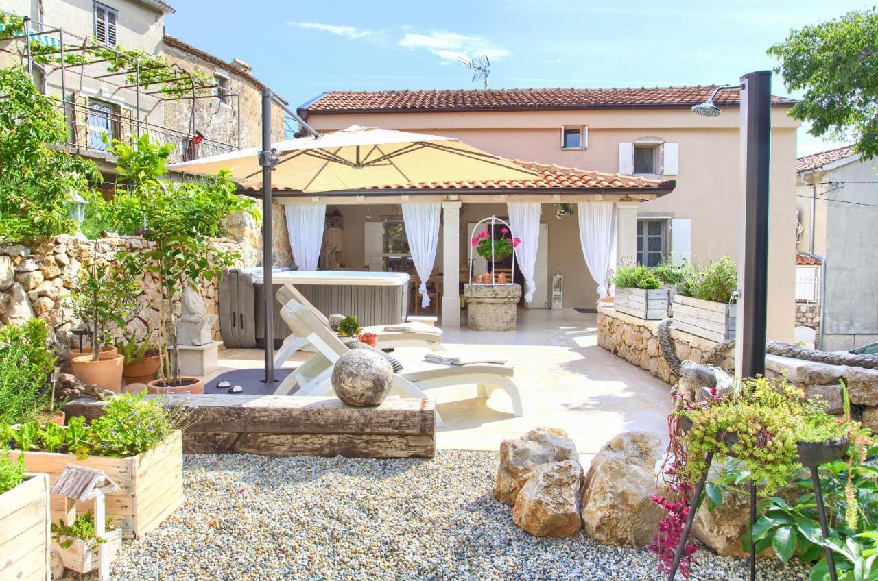 White Cottage Heritage House Čižići エクステリア 写真