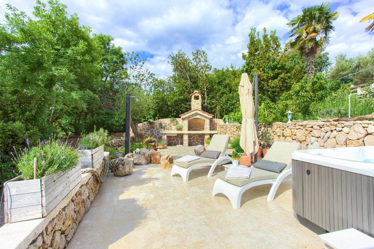 White Cottage Heritage House Čižići エクステリア 写真